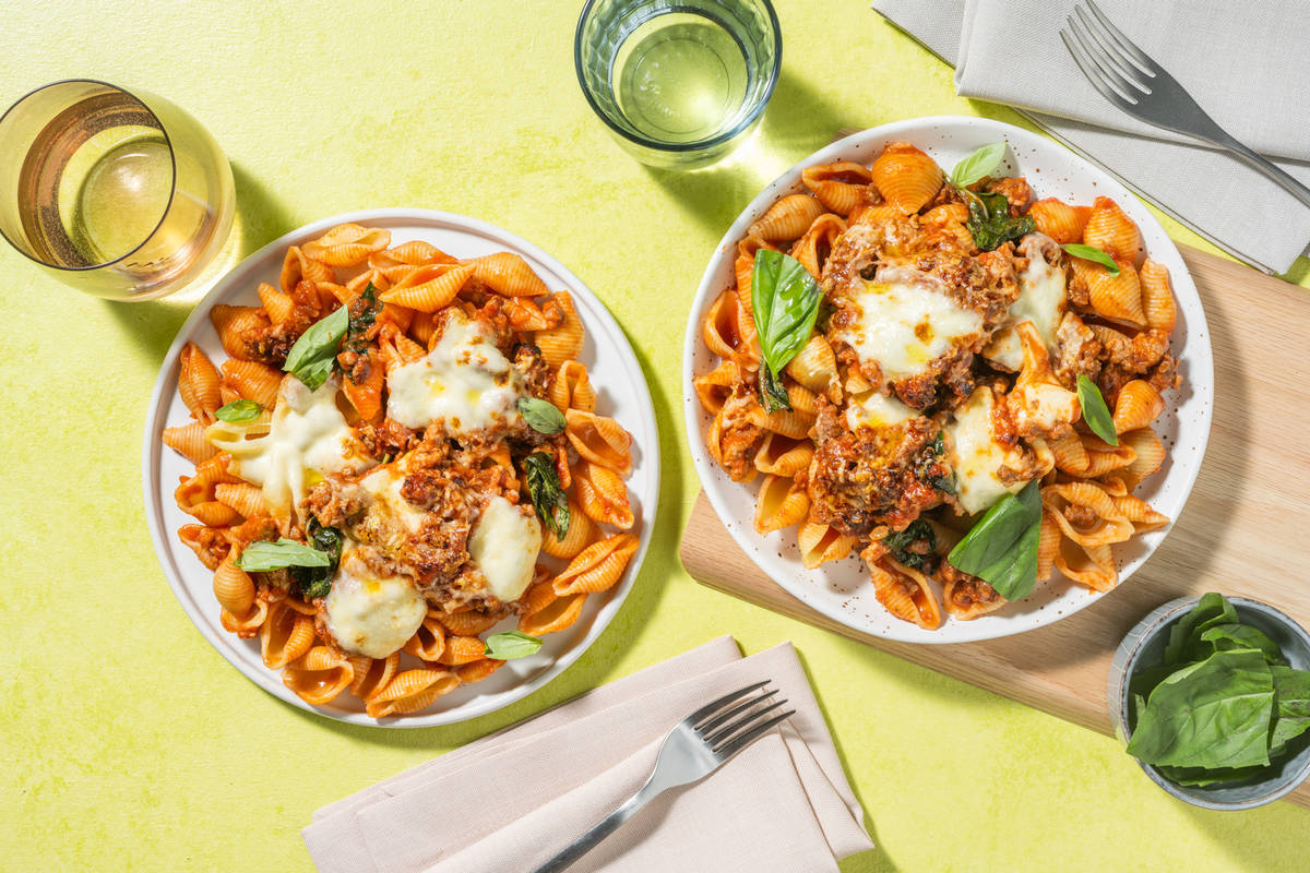 Conchiglie filanti al ragù e mozzarella