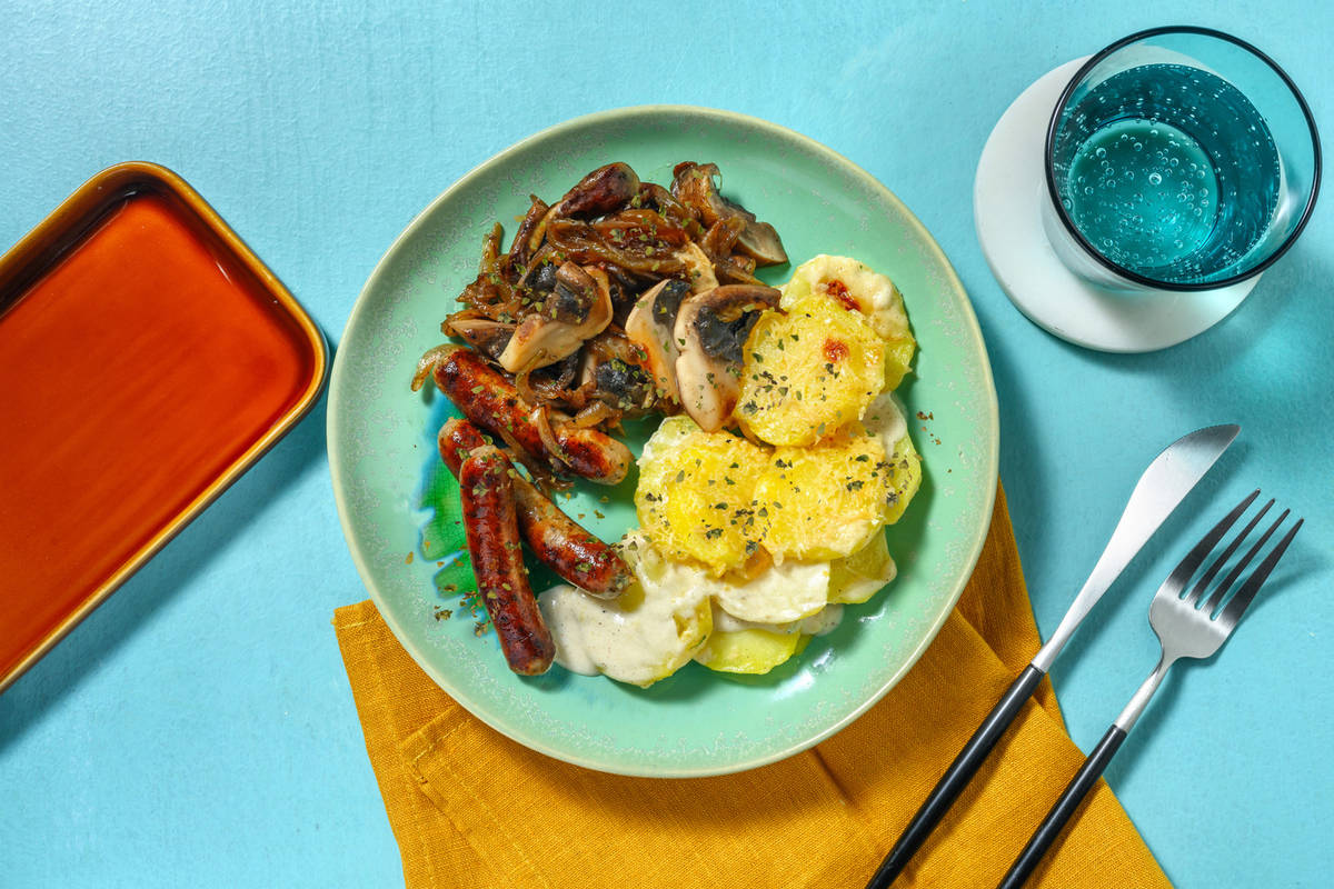 Salchichas con patatas al gratén