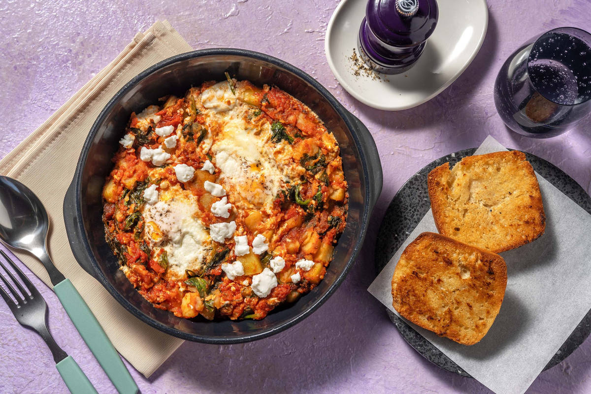 Shakshuka met aardappelen en geitenkaas