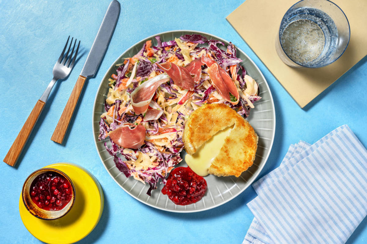 Panierter Camembert mit extra Prosciutto und Apfel