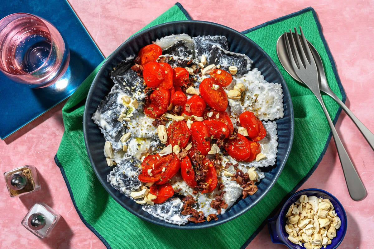 Ravioli bicolore di nasello e ricotta