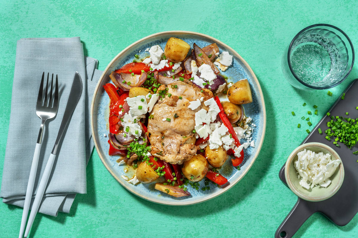 Pollo asado con patatas y queso griego