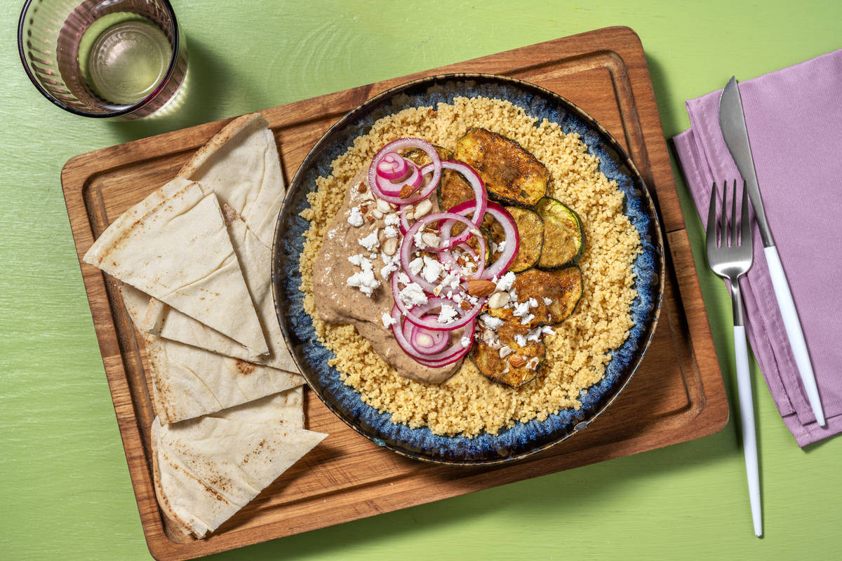 Baba ganoushbowl met couscous en witte kaas