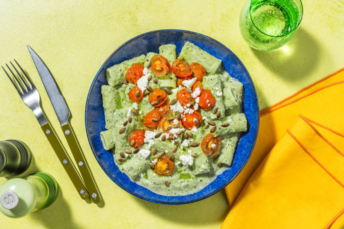 Rigatoni con salsa de calabacín, queso griego y langostinos