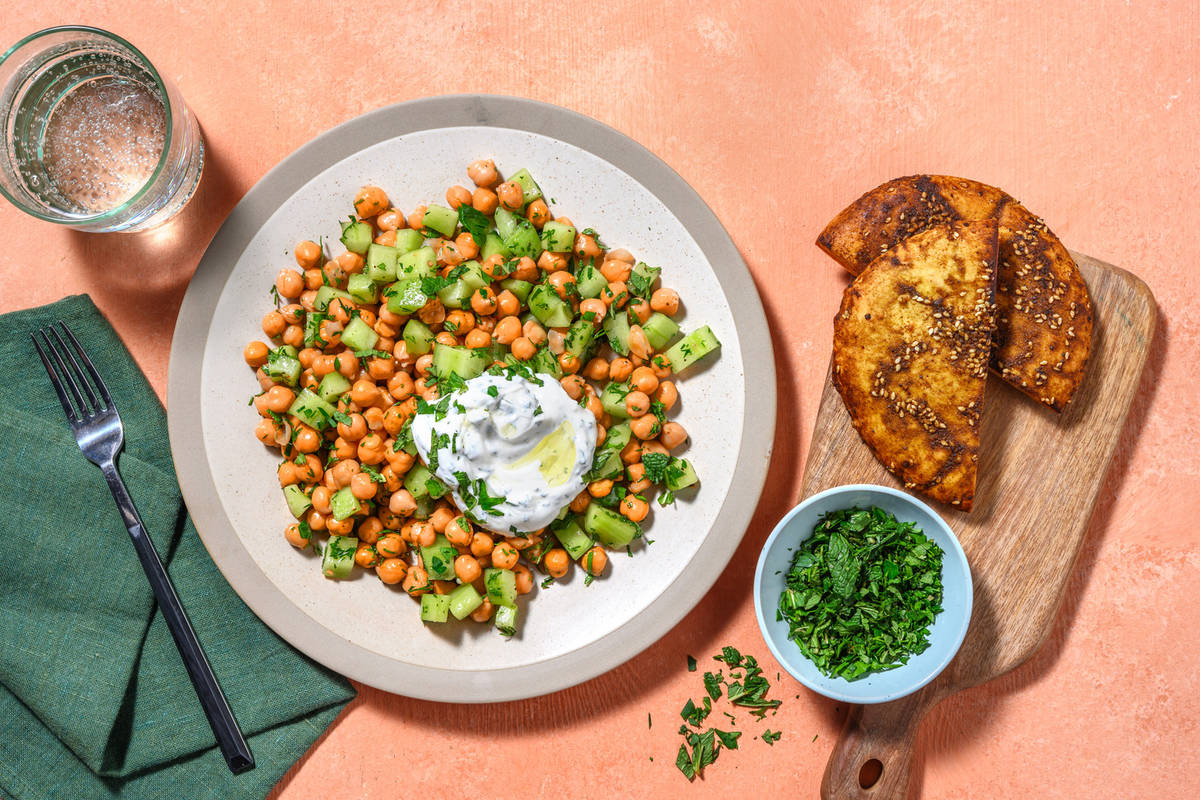 Ensalada de garbanzos crujientes y pepino