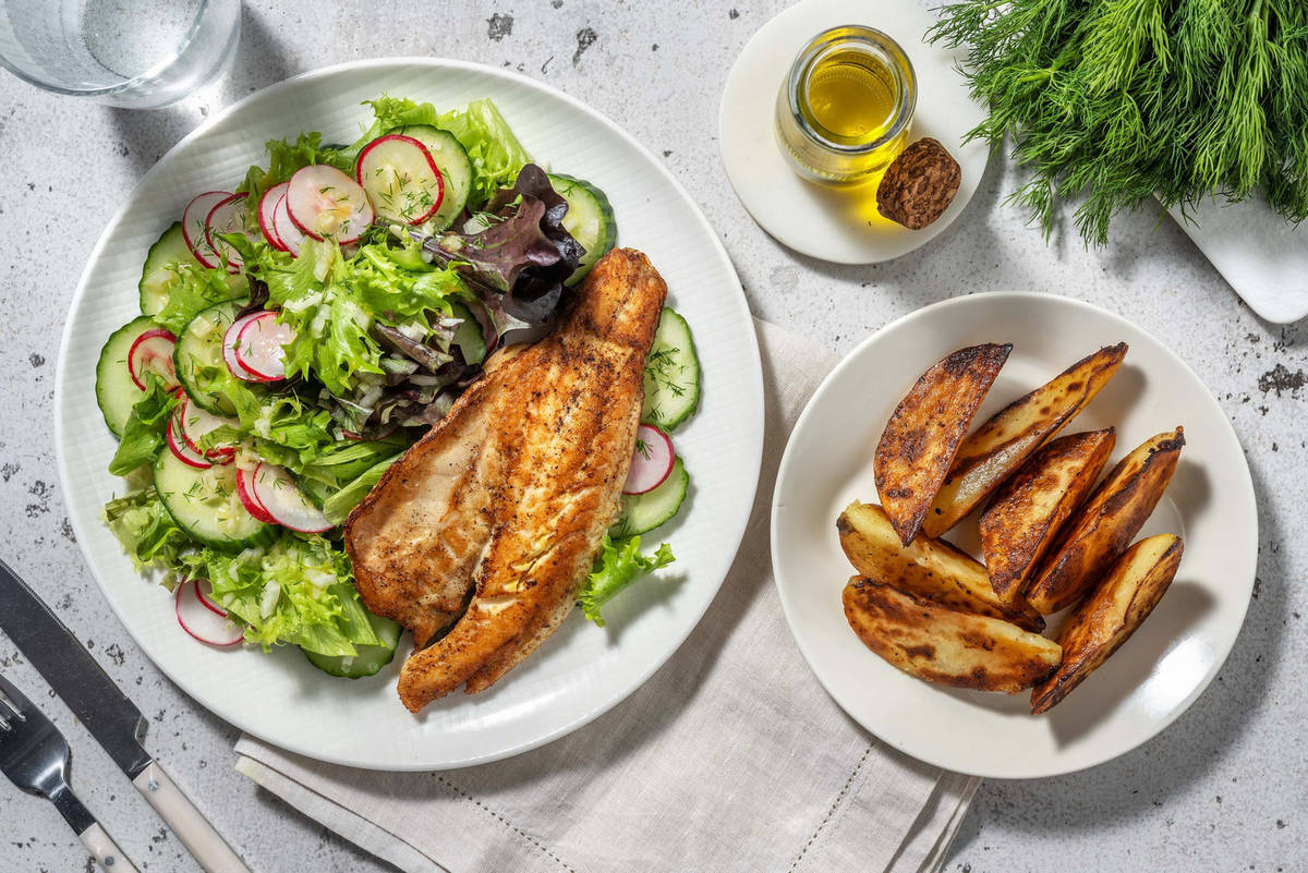 Scandinavische salade met doradefilet