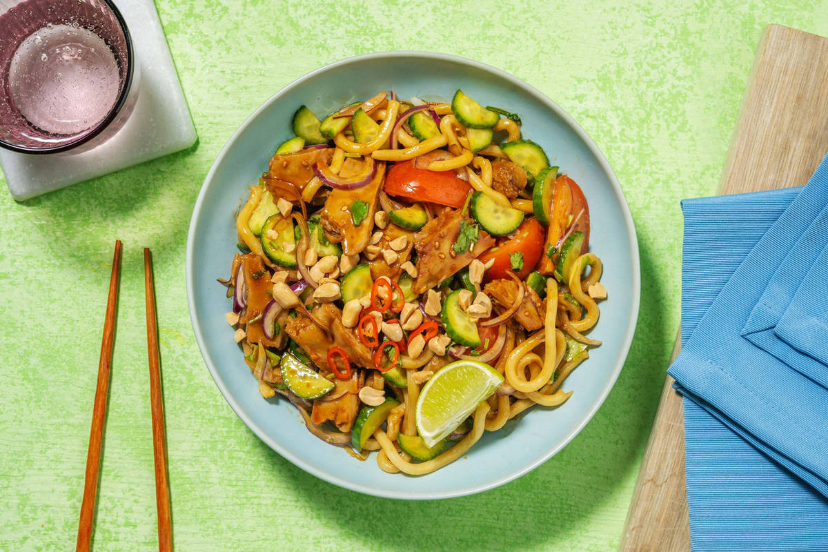 Aziatische fusionsalade met vegan kipstuckjes