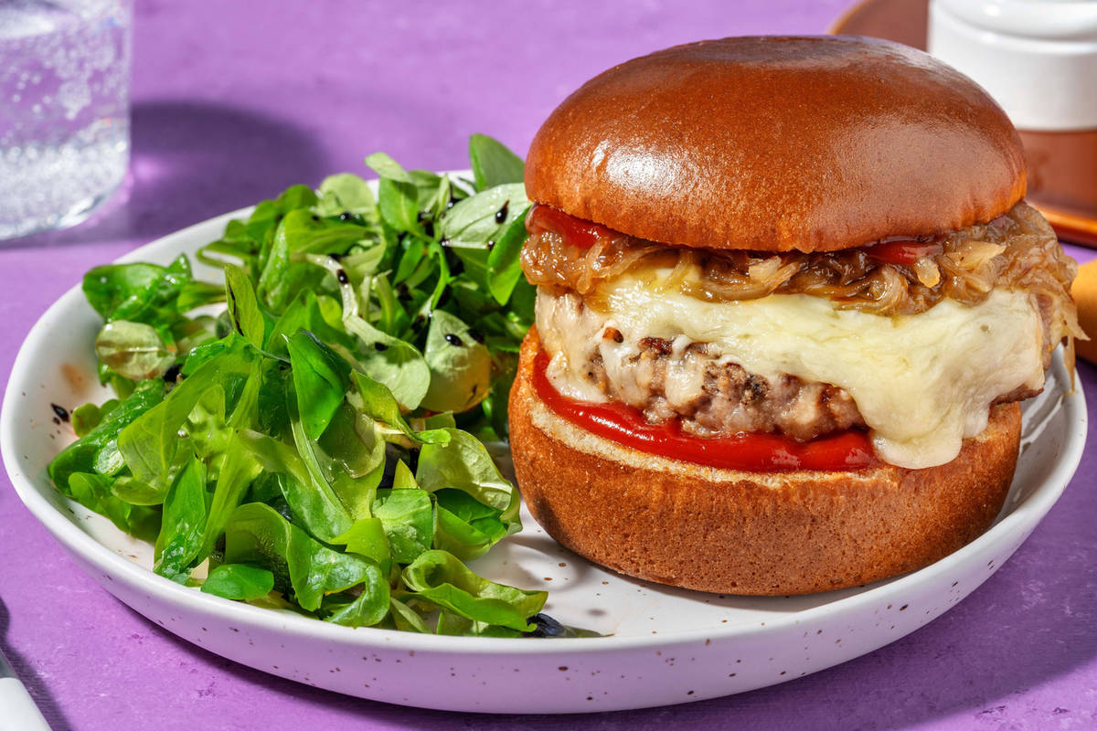 Hamburger di carne al cheddar fondente