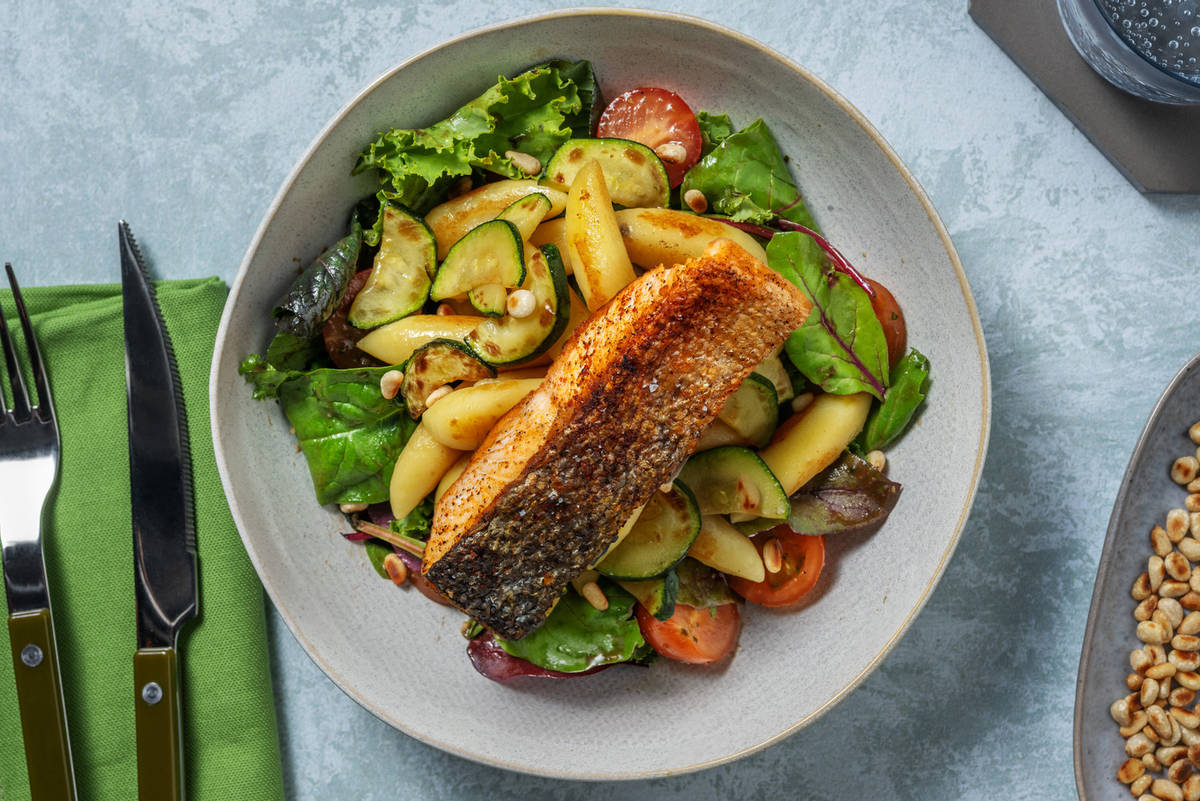 Schupfnudel-Salat mit Knoblauch-Zucchini & extra Lachsfilet