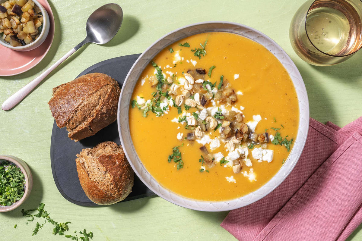 Zoete-aardappelsoep met witte kaas