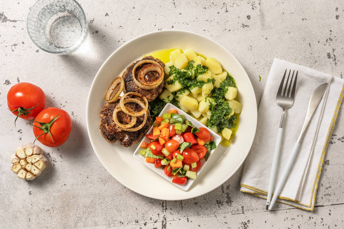 Mini burger di carne e patate in salsa verde