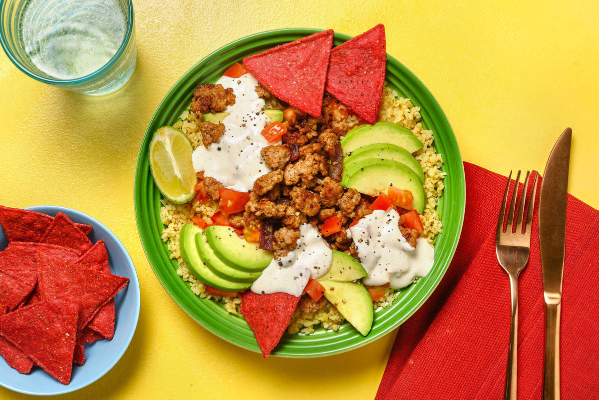 Bowl de boulgour au poulet haché et nachos à la betterave