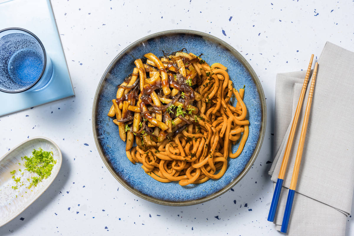 Fideos udon con calamar gigante marinado