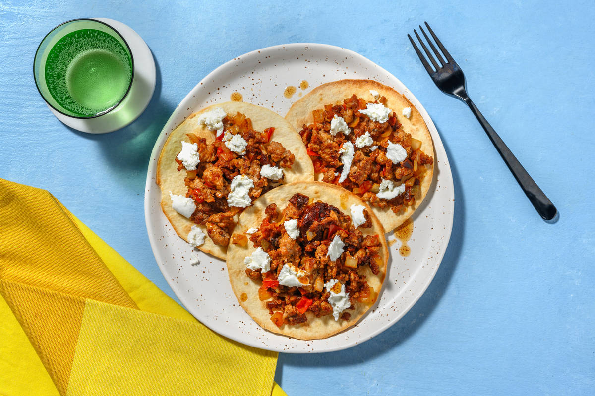 Tinga de cerdo con chipotle y burrata
