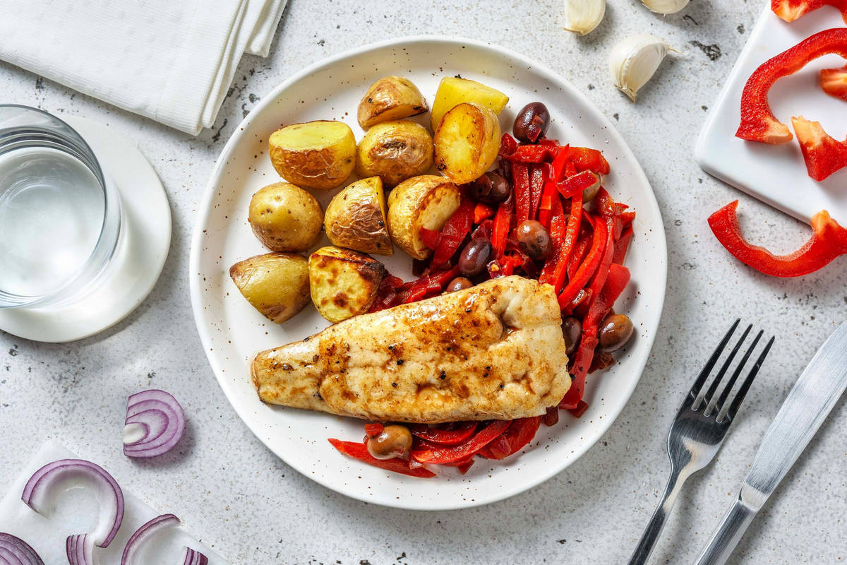 Merlu et poivrons braisés à la méditerranéenne