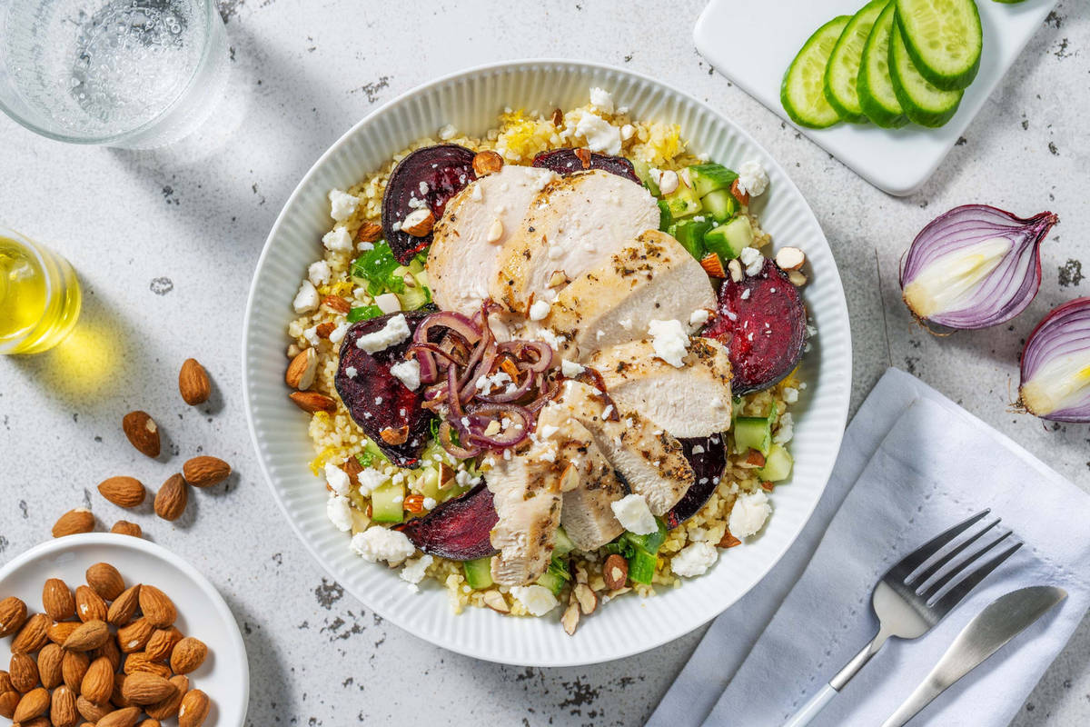 Bulgursalade met kipfilet en geroosterde bietjes