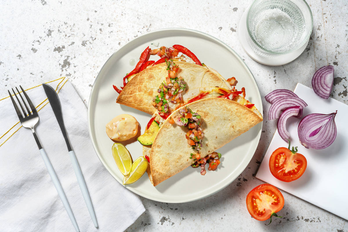Vegetarische quesadilla's met kruidenkaasblokjes