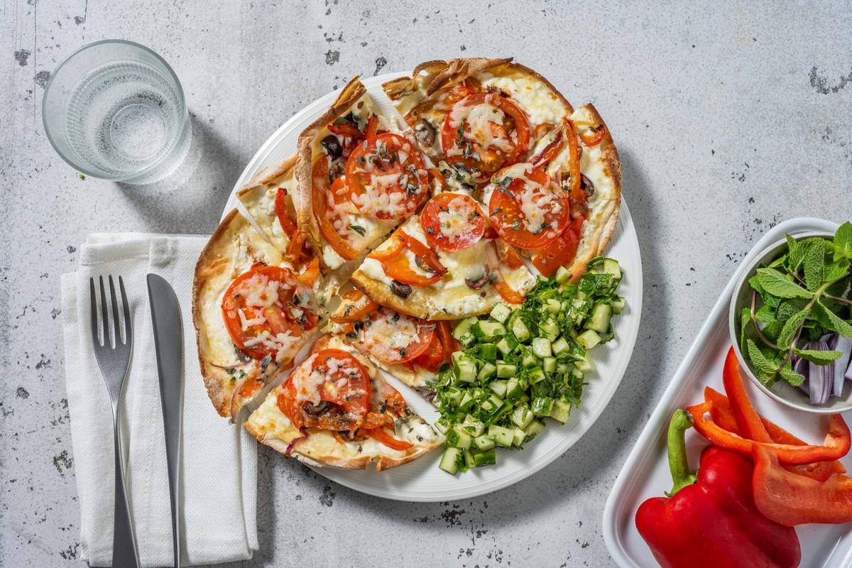 Griekse flatreadpizza met witte kaas