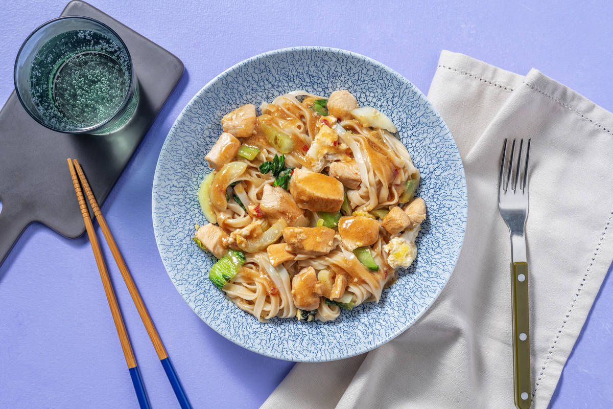 Pad see ew : nouilles de riz sautées au poulet