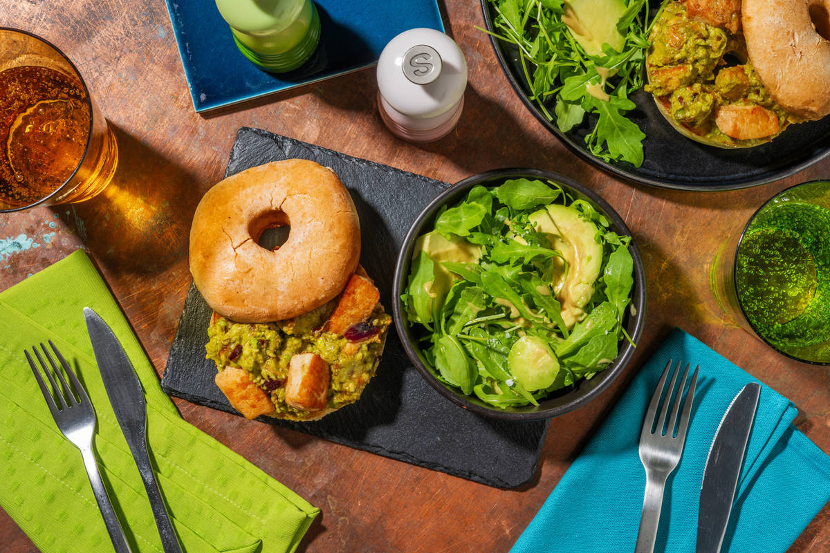 Bagel avocat, poulet & roquette