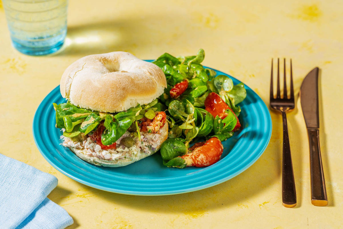 Bagel au thon, fromage frais & salade