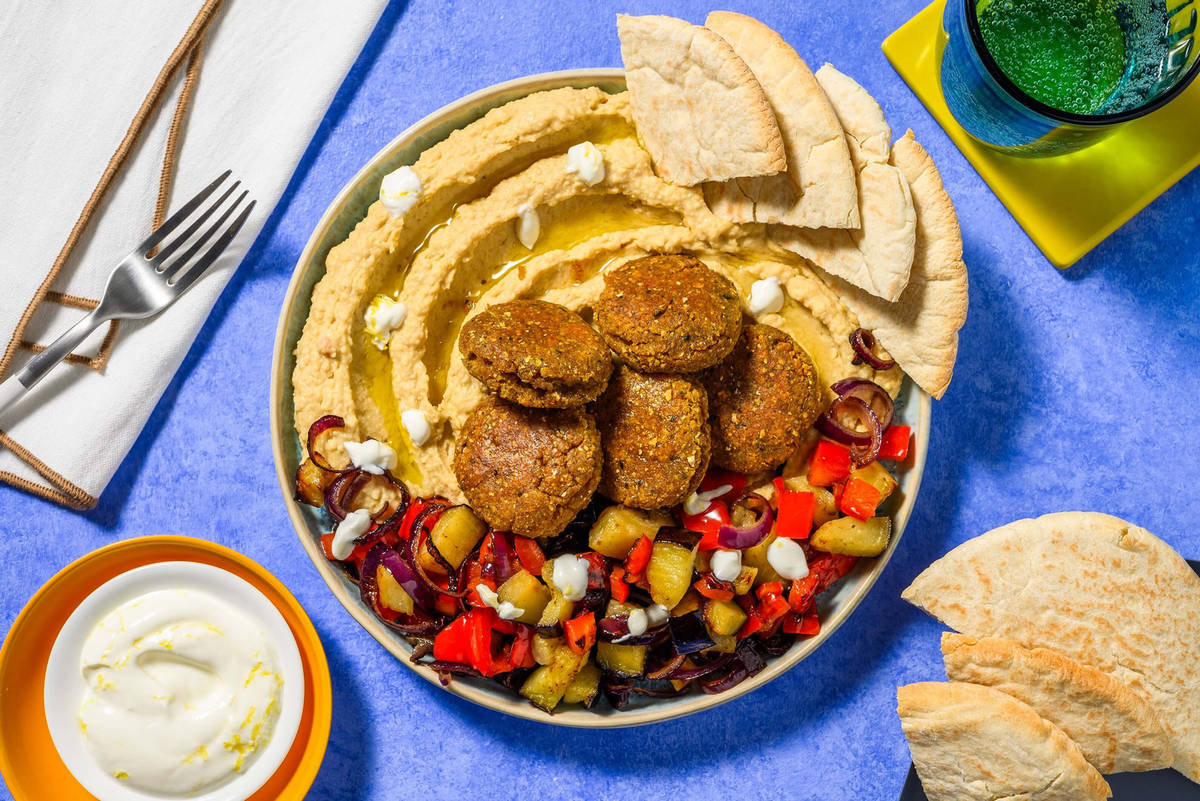 Zelfgemaakte hummus met falafel