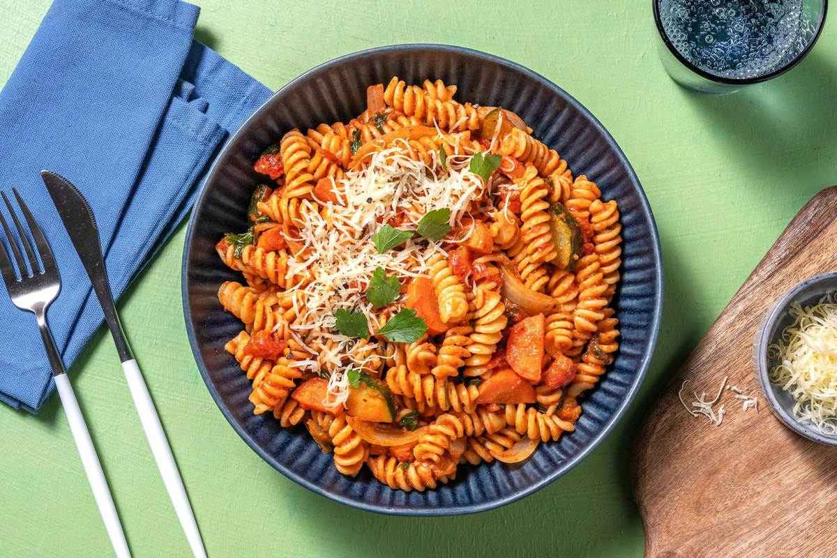 Fusilli met rodepestosaus