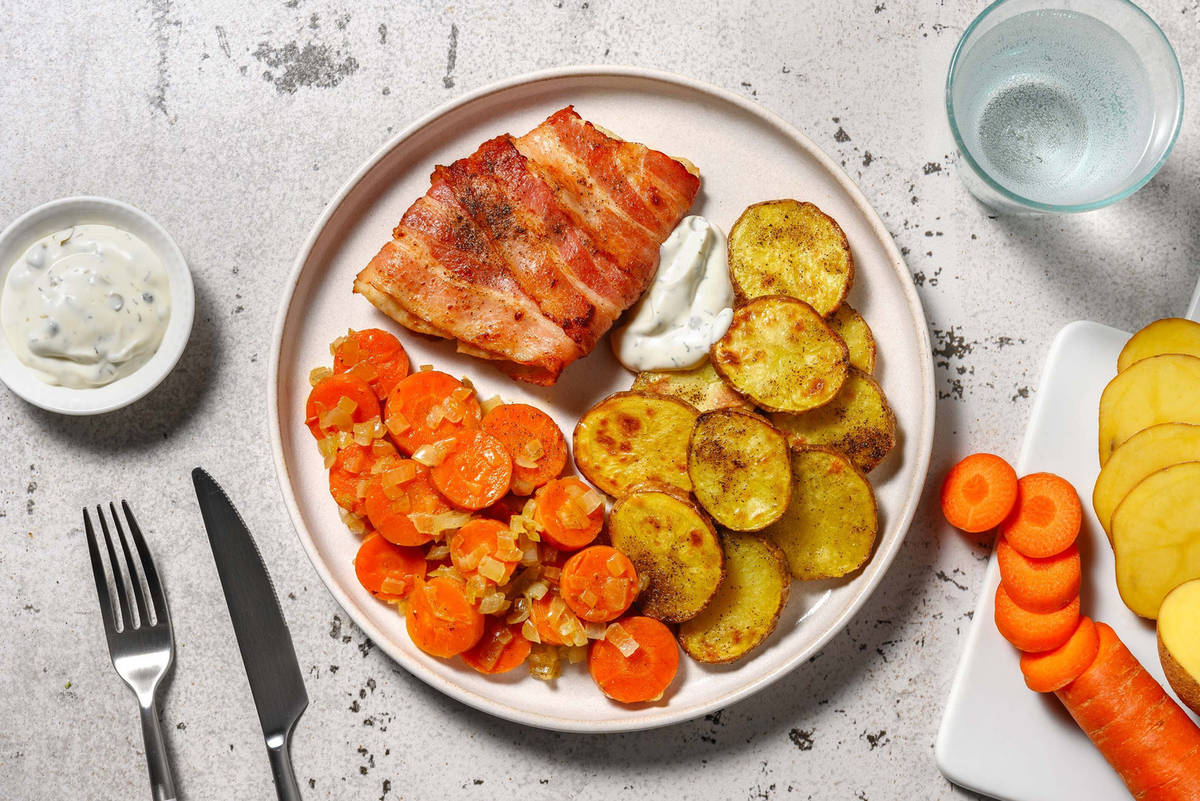 Filet de pangasius au lard et carottes poêlées