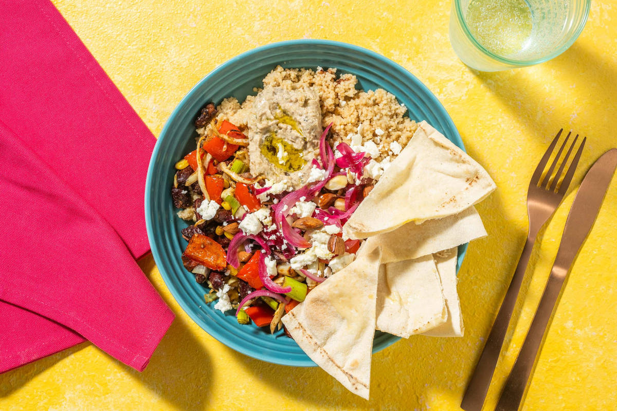 Baba ganoushbowl met volkoren couscous en witte kaas