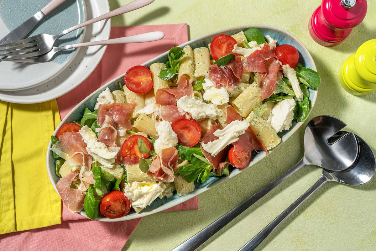 Pasta-bowl met serranoham en mozzarella