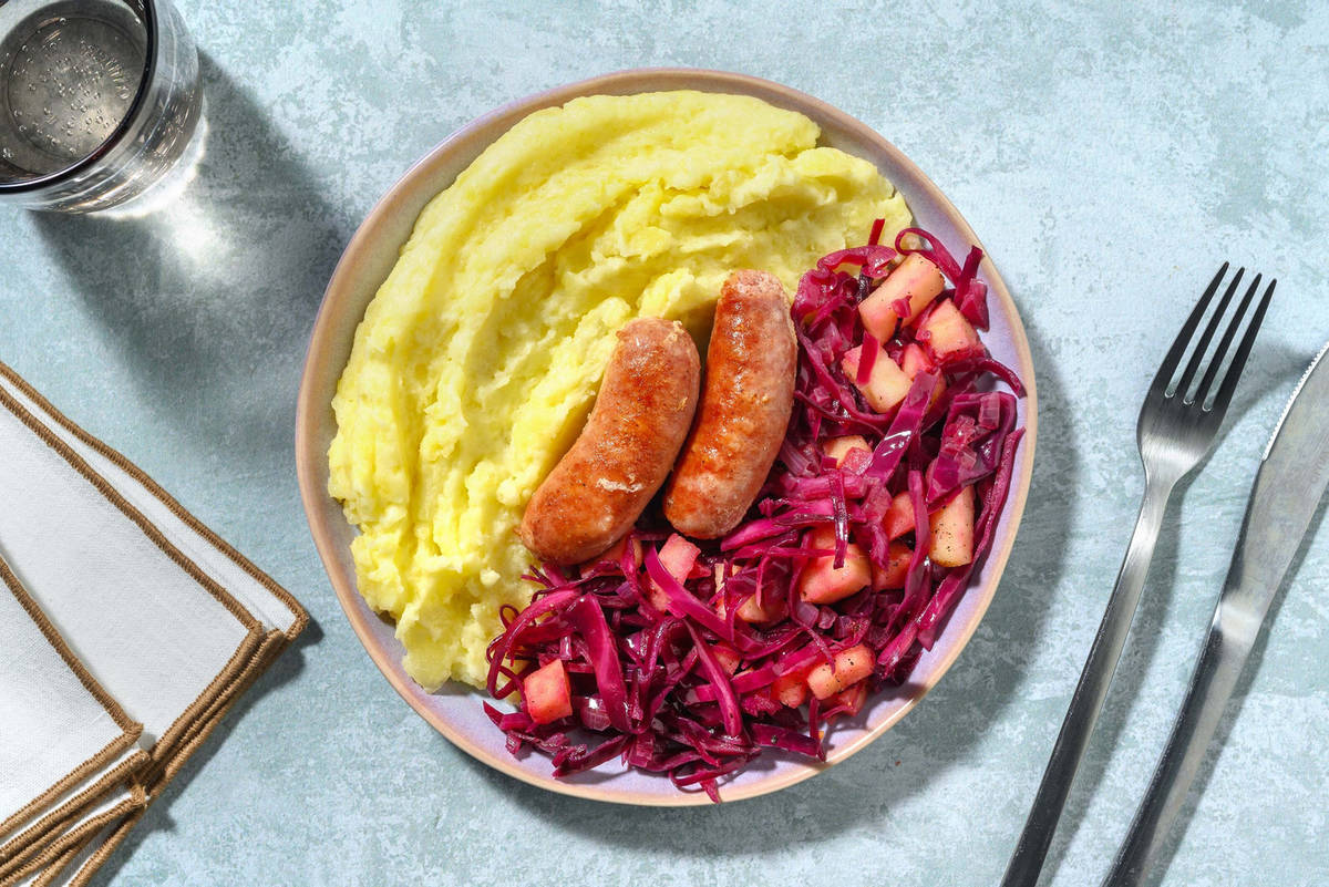 Gestoofde rodekool met kipworstjes