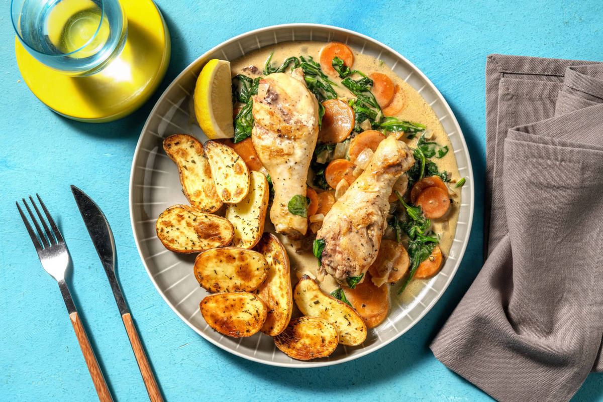 Pilons de poulet en sauce crémeuse aux épinards et carotte