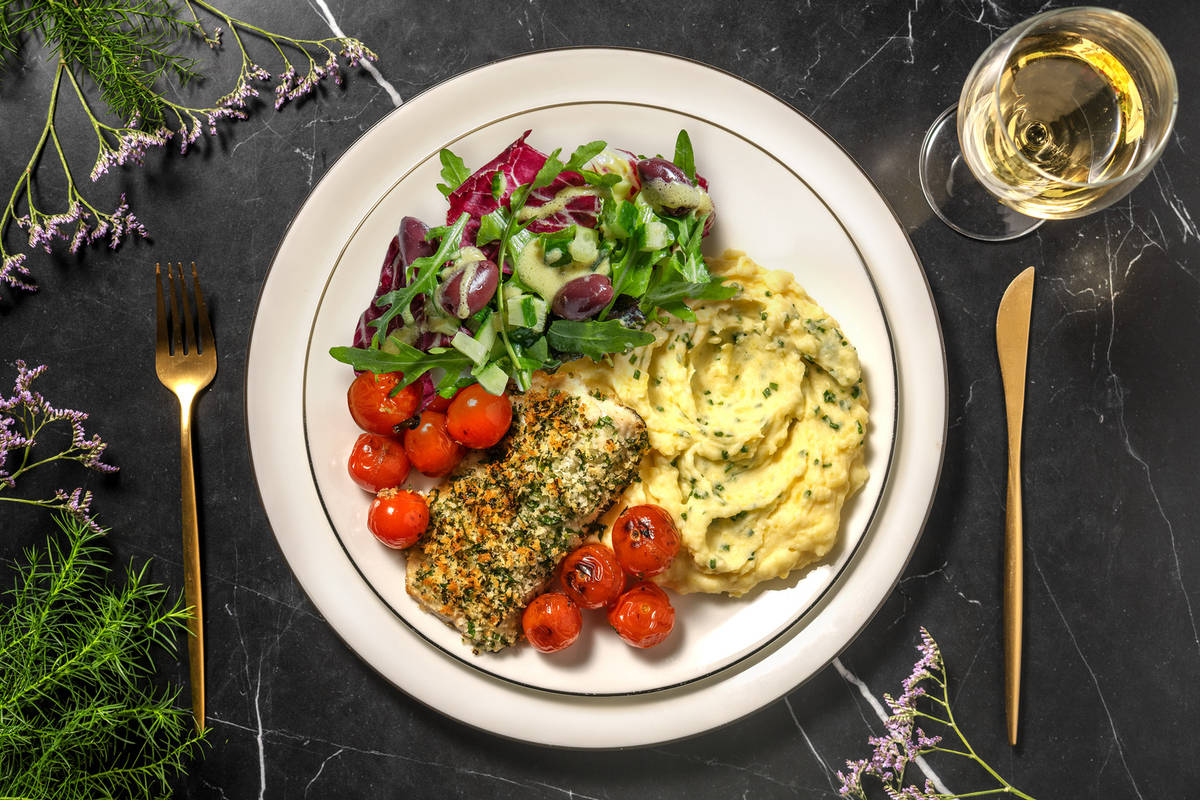 Filet de cabillaud en croûte aux herbes et tomates cerises rôties 