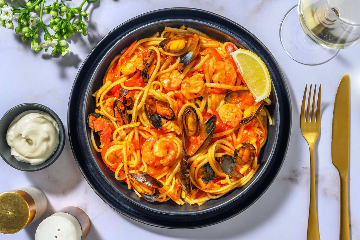 Spaanse linguine met mosselen en garnalen