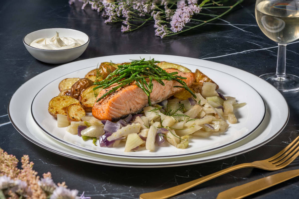 Gebakken zalmfilet met knapperige zeekraal