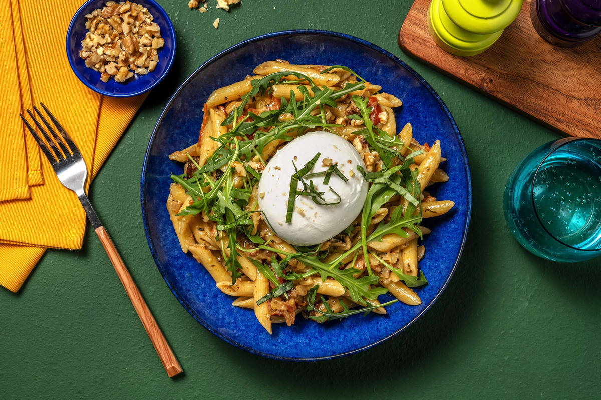 Penne in aubergine-roomsaus met burrata