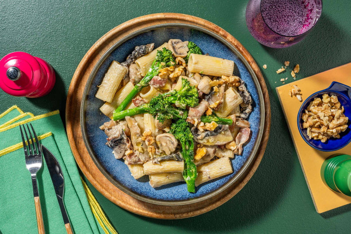 Truffel-paddenstoelen rigatoni met pecorino en spekjes