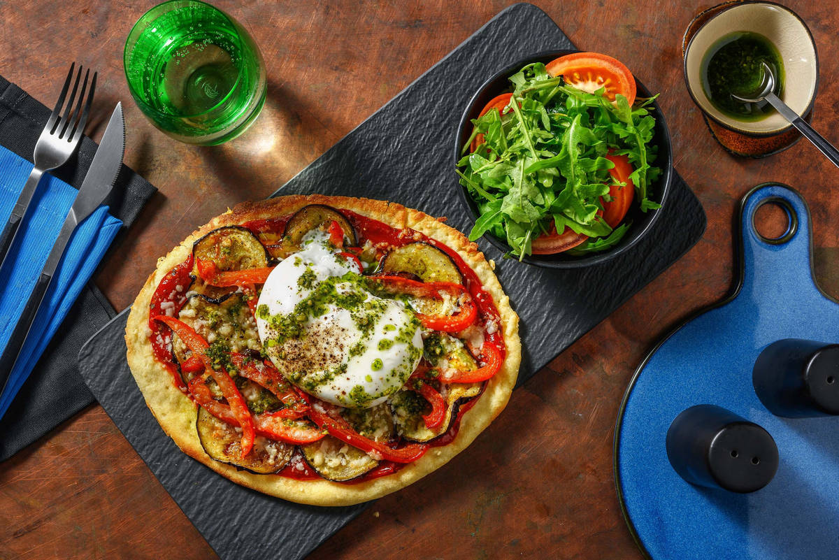Cheesy platbroodpizza met burrata en Italiaanse kaas