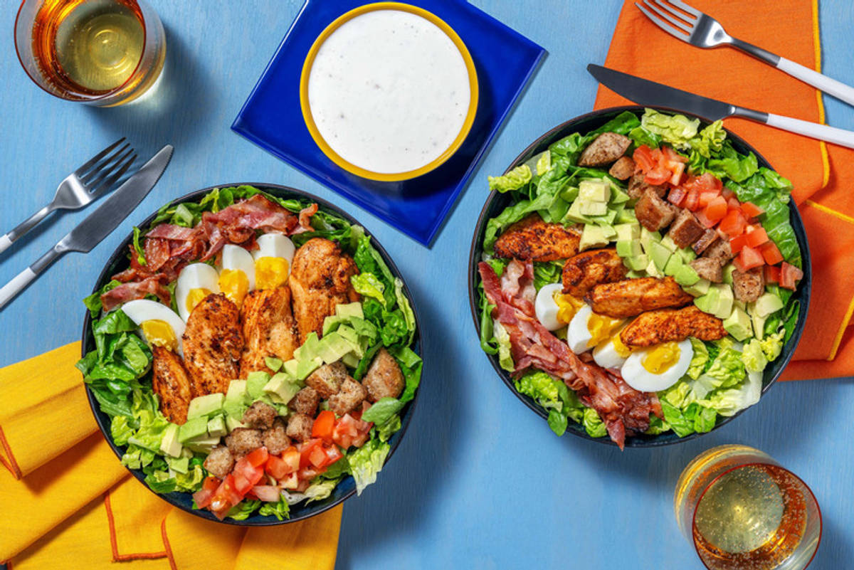Amerikaanse stijl cobbsalade met kip en avocado
