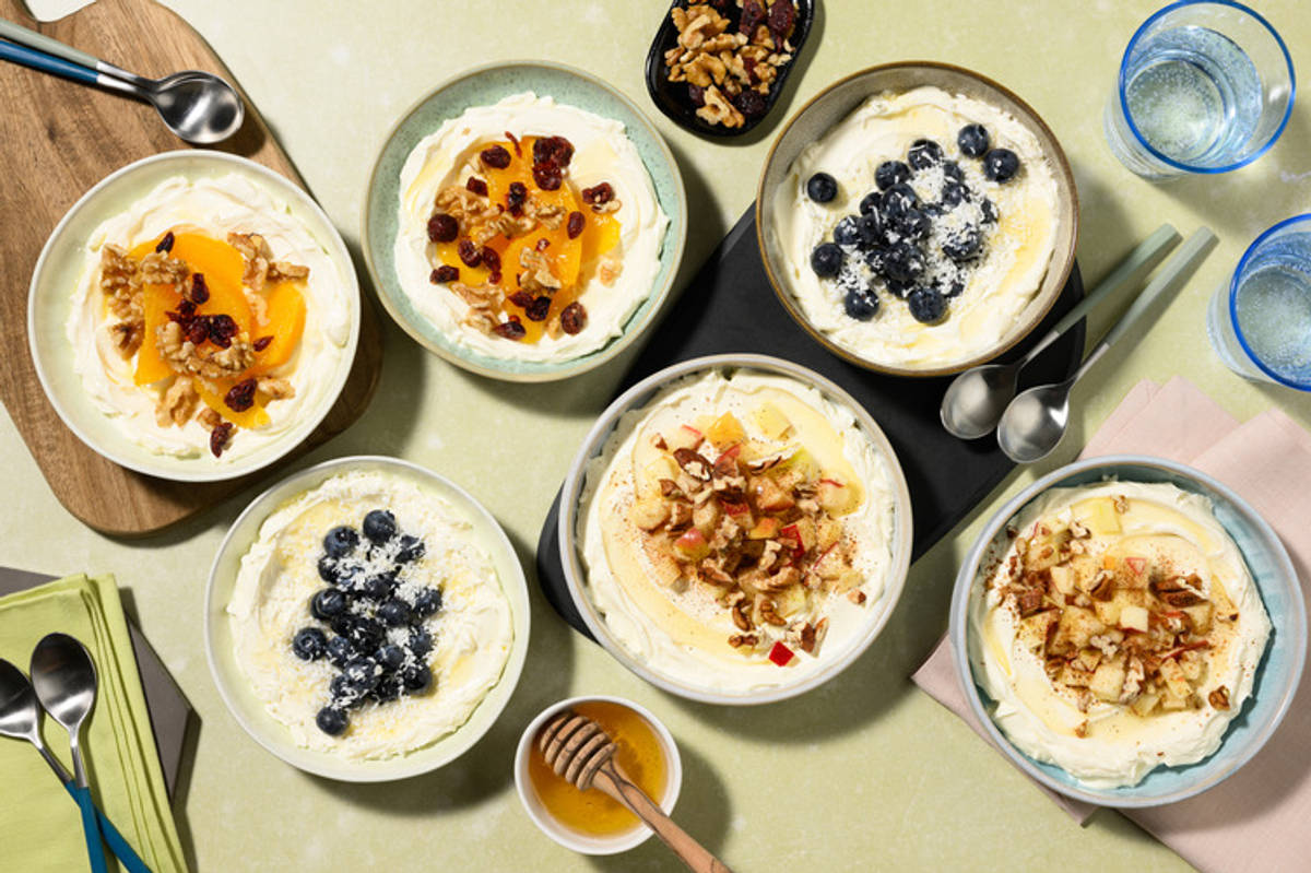 Ontbijtbowls met Griekse yoghurt en vers fruit