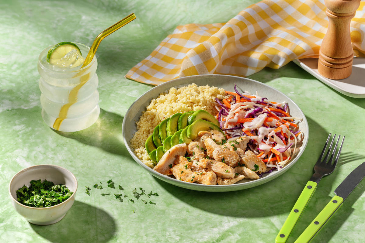 Kalifornische Chicken-Bowl mit Avocado