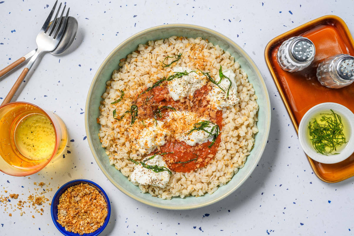 Orzo, briciole alle alici e burrata