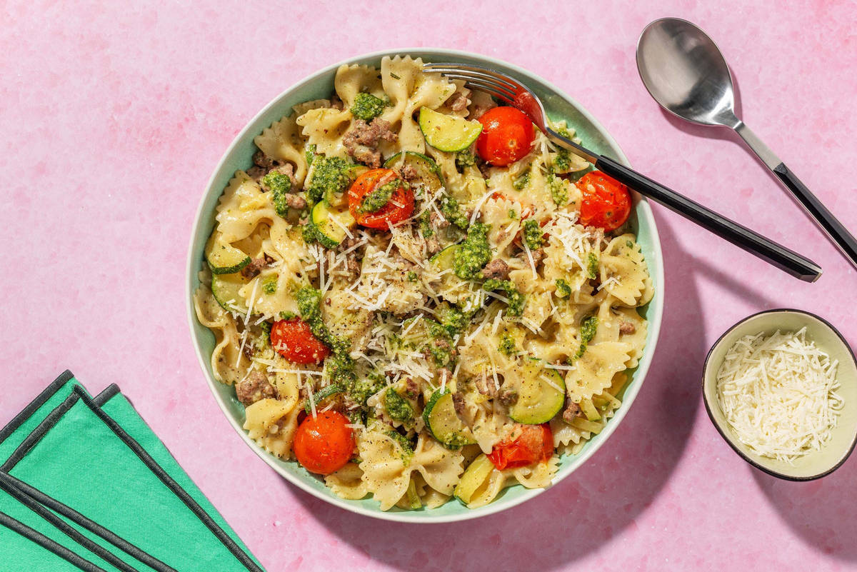 Farfalle en sauce crémeuse au poulet et à la courgette