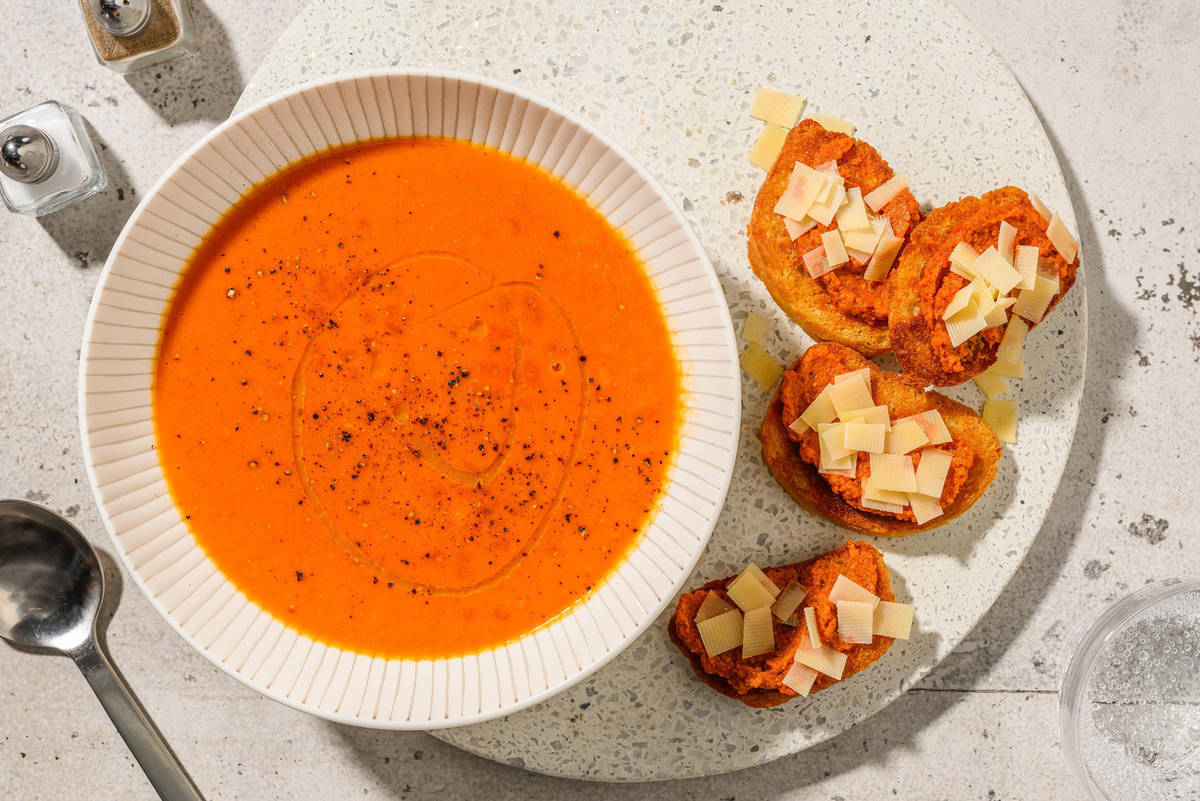 Tomatensoep met pestobruschetta's