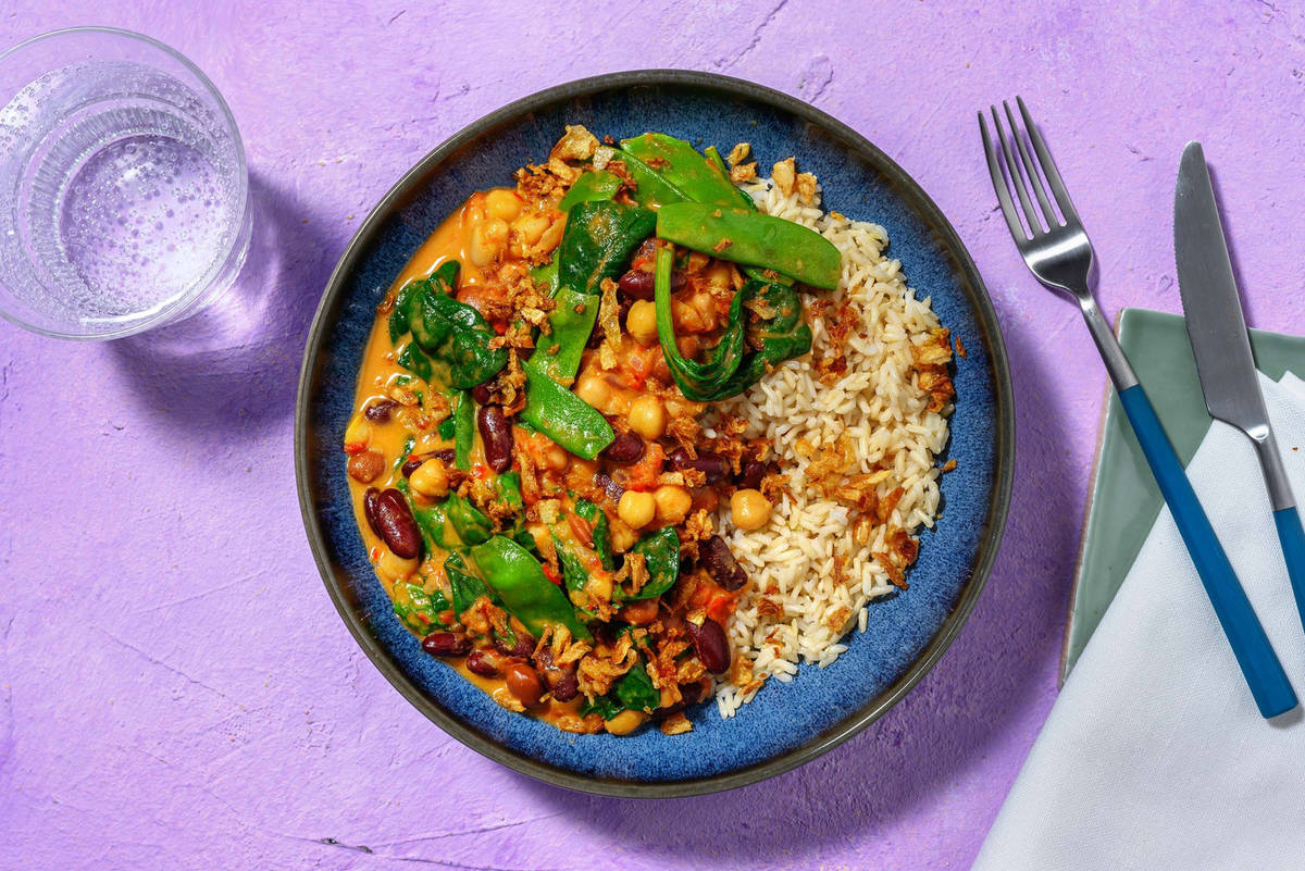 Pikante bonencurry met kerstomaten en gefrituurde uitjes