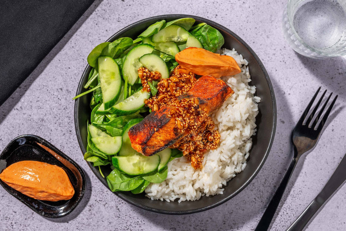 Stekt cajunlaks og sprø peanøttopping
