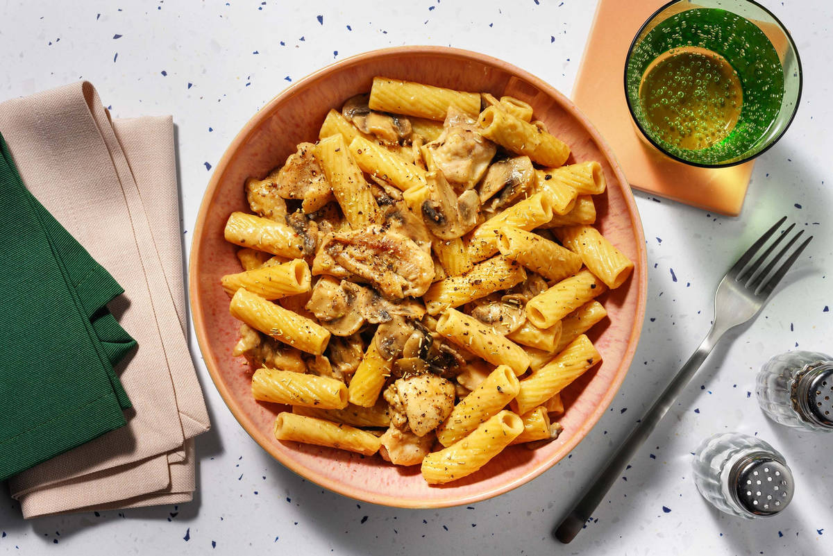 Creamy Chicken and Mushroom Pasta 