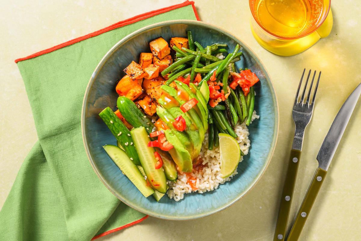 Vegane Bowl mit Sesam-Süßkartoffeln