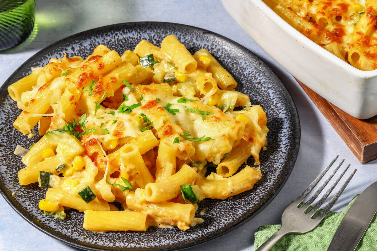 Pastagratäng på zucchini, majs & grillost