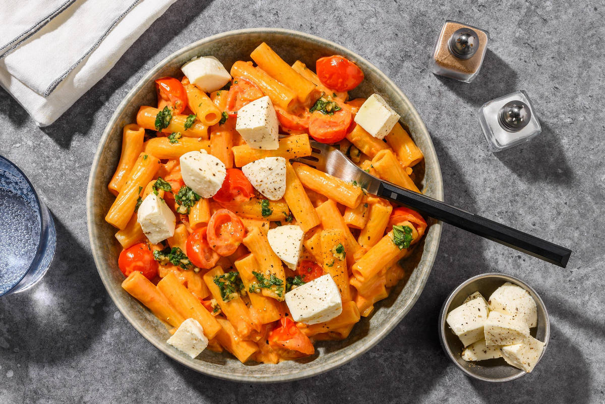 Rigatoni alla pomodoro och färsk mozzarella